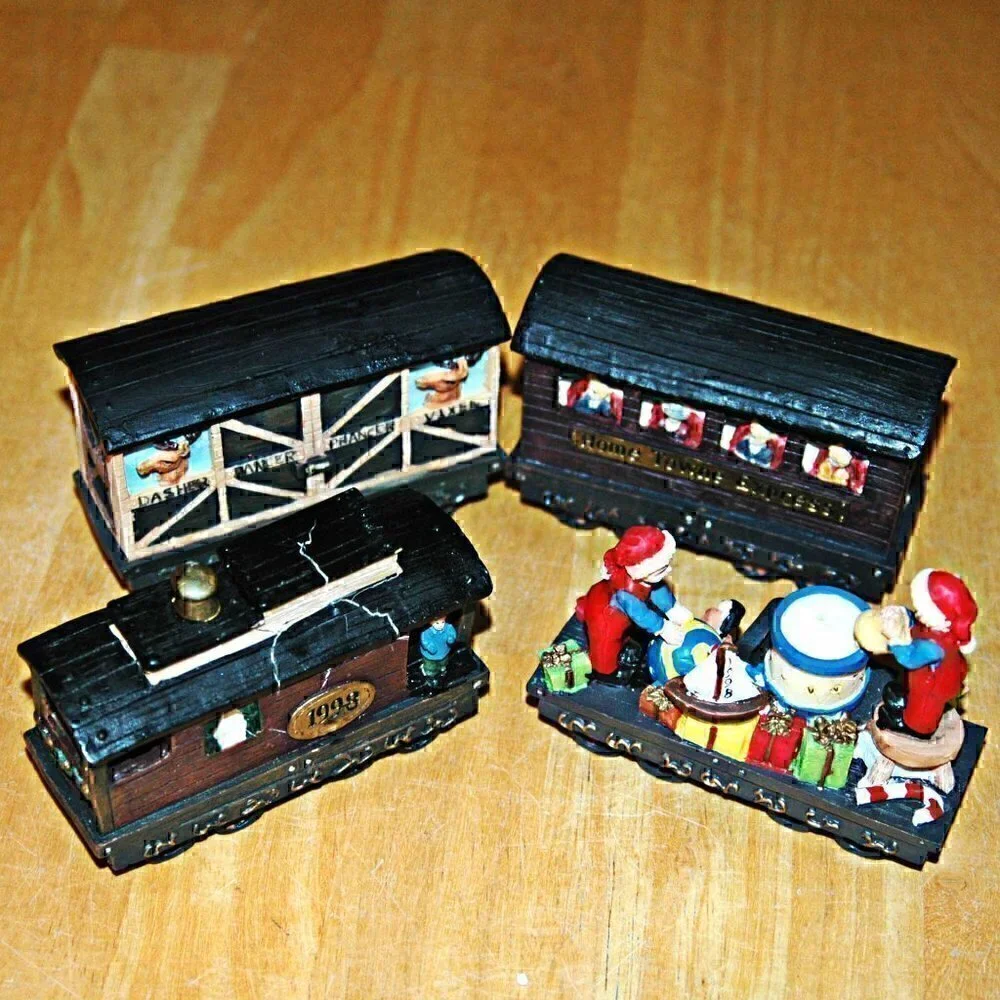 HomeTown 1998  Express Train 4 Piece Set